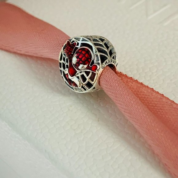Pandora Marvel Spider-Man Soaring City Charm Pendant - Picture 5 of 8